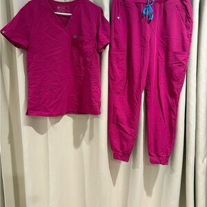 Figs Women's Short Sleeve Scrub Set in Fuchsia with Blue Drawstring